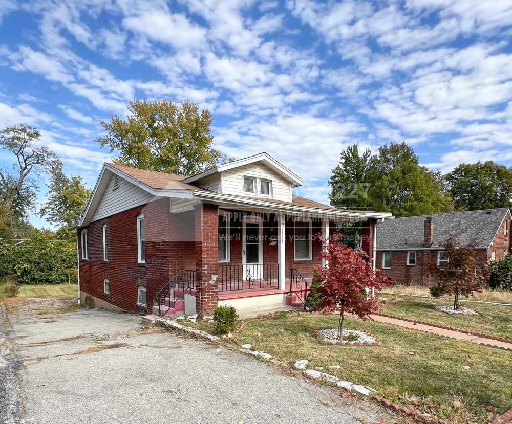 7111 Edison Ave - Photo 2 of 19