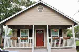 featured image of 16 W Anderson St