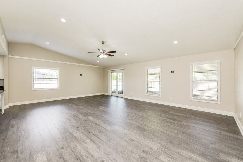 6529 Seafairer Dr - Photo 3 of 16