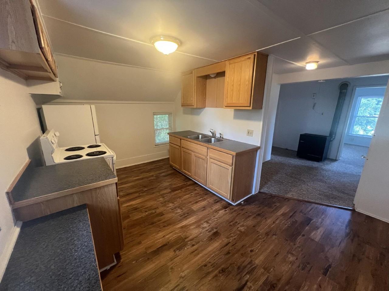 5005 36th Ave Apt B - Photo 2 of 10