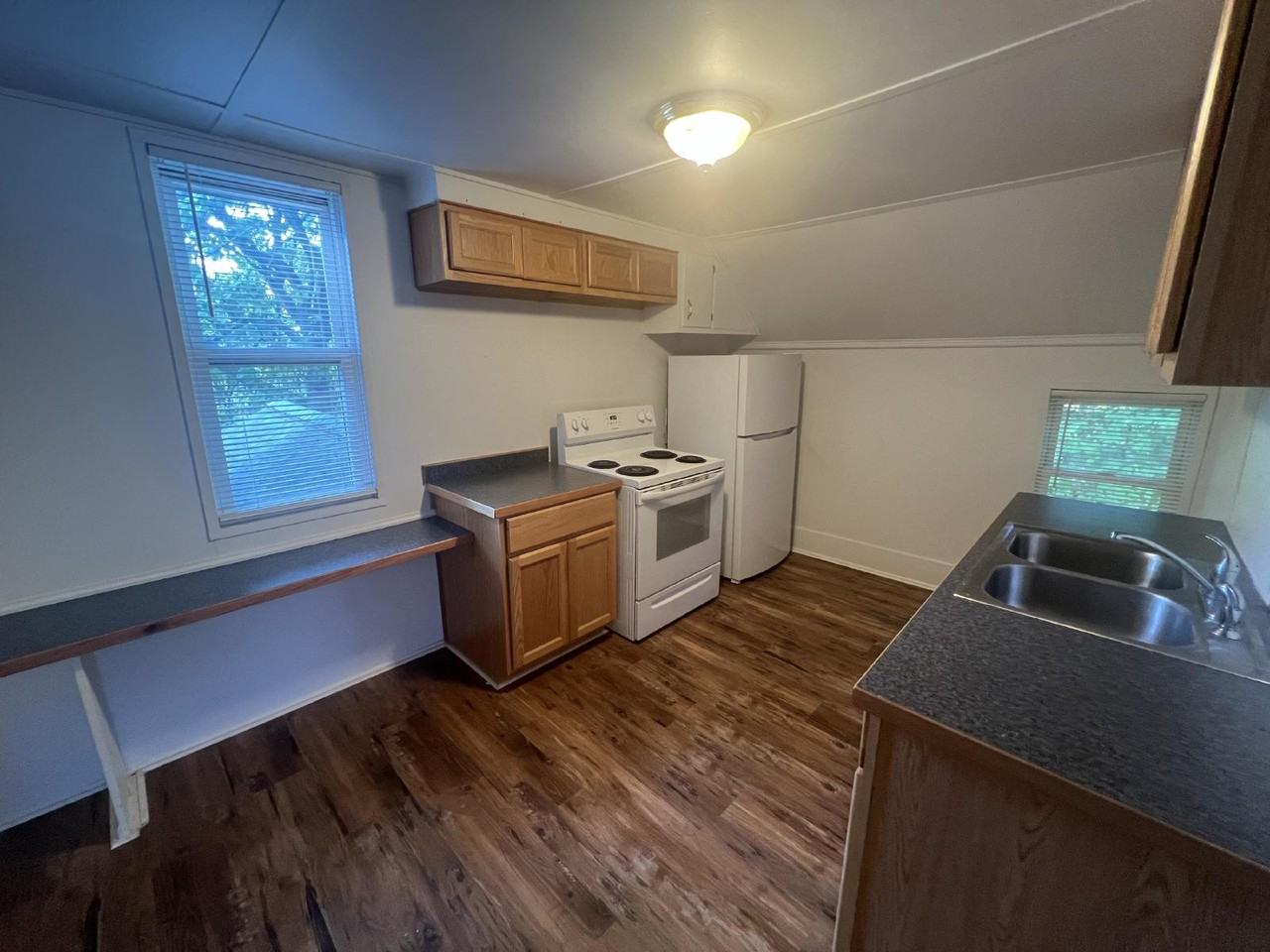 5005 36th Ave Apt B - Photo 3 of 10