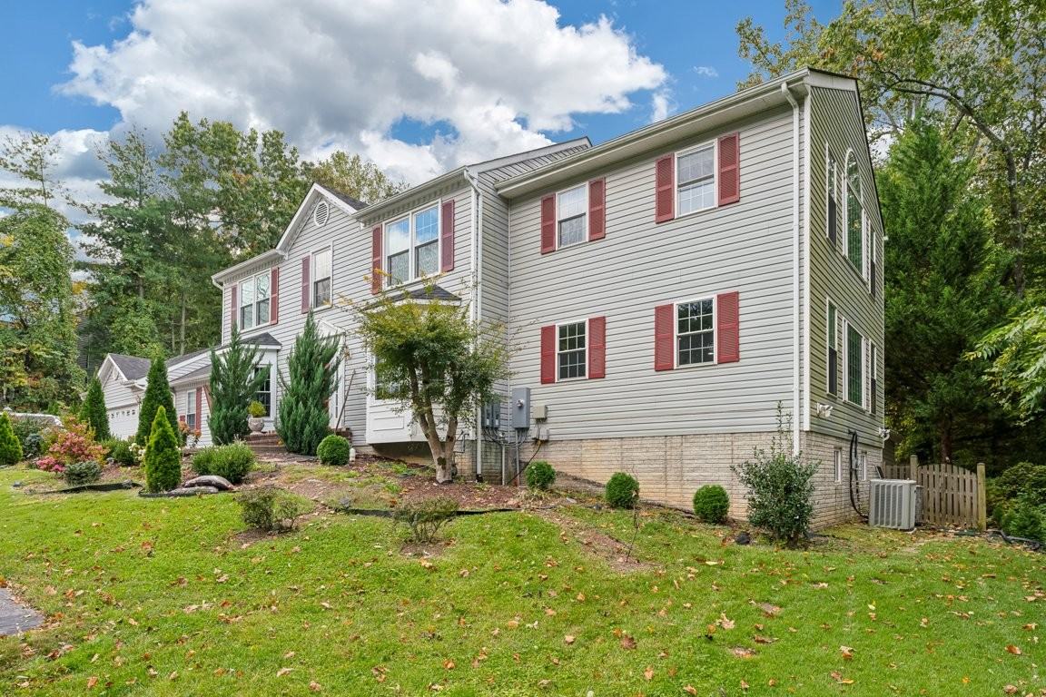8403 Silverdale Ct - Photo 2 of 35