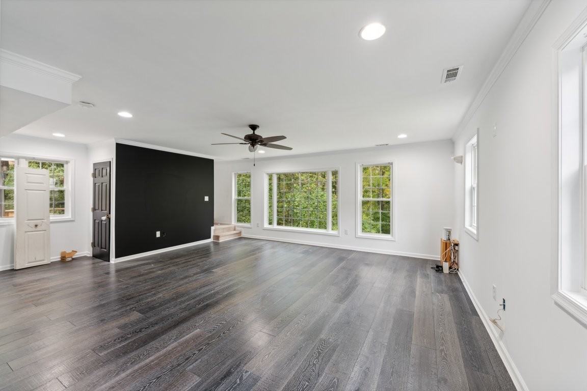 8403 Silverdale Ct - Photo 6 of 35