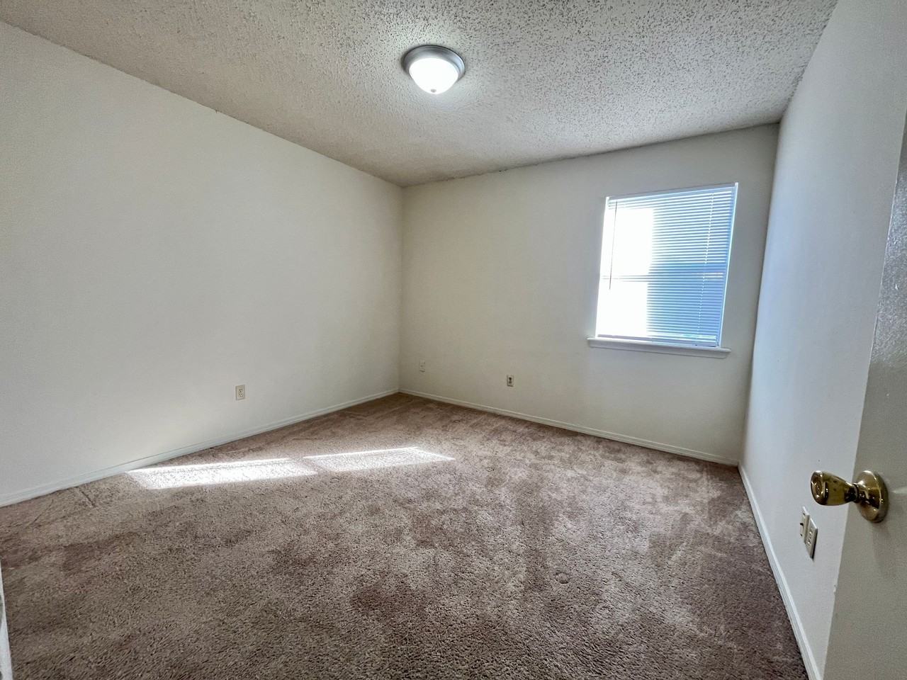 Southpoint Apartments - Photo 3 of 27