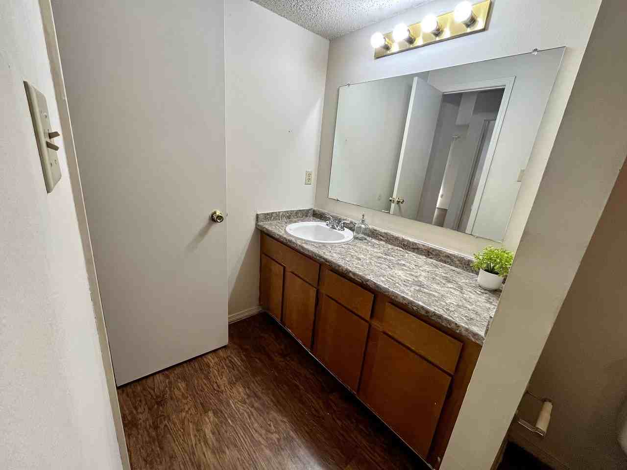 Southpoint Apartments - Photo 4 of 27