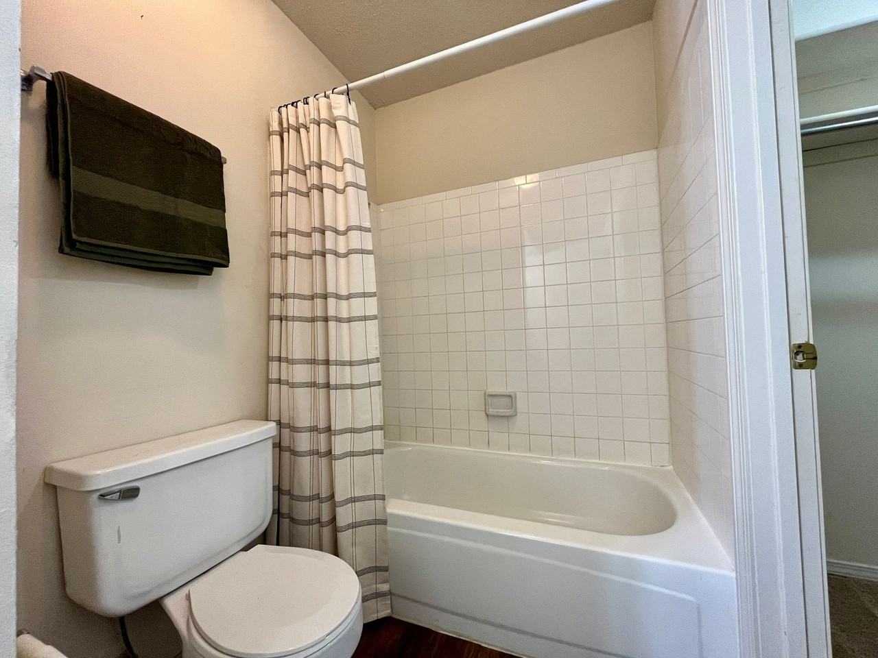 Southpoint Apartments - Photo 5 of 27