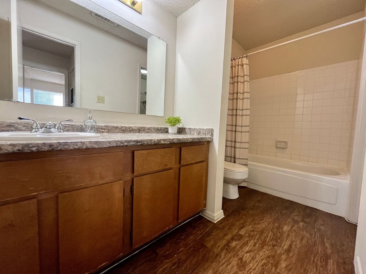 Southpoint Apartments - Photo 6 of 27