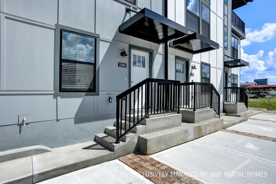 1088 Porter St - Photo 2 of 16