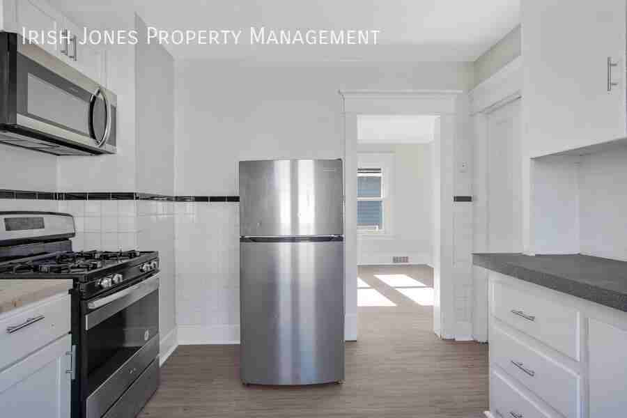 2518 Delaware Ave - Photo 5 of 19