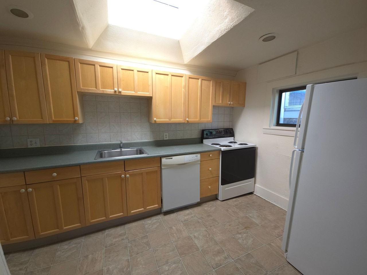 2244 Goss Circle East - Photo 4 of 29