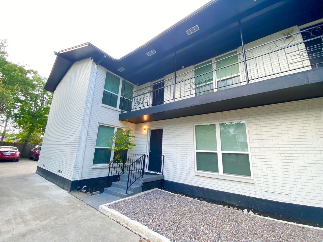 4811 Live Oak St - Photo 4 of 31