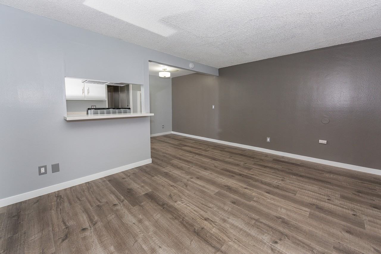 2455 Pasadena Avenue - Photo 2 of 14