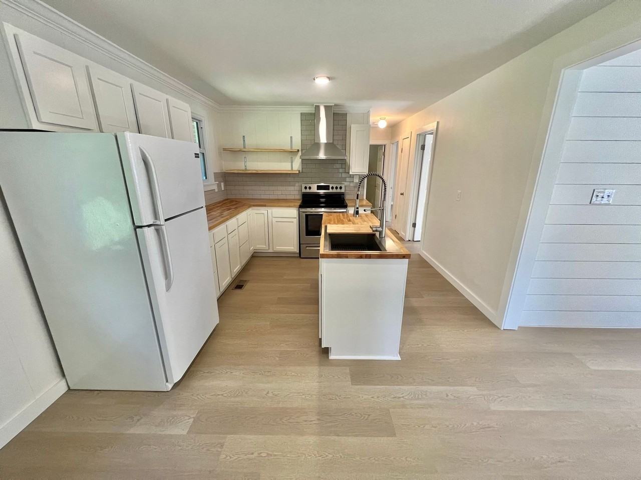 812 Hughes St - Photo 7 of 20