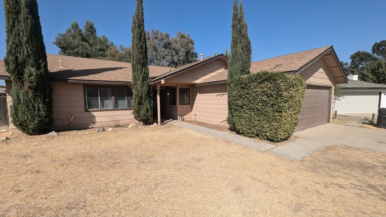 1071 Salisbury St - Photo 2 of 12