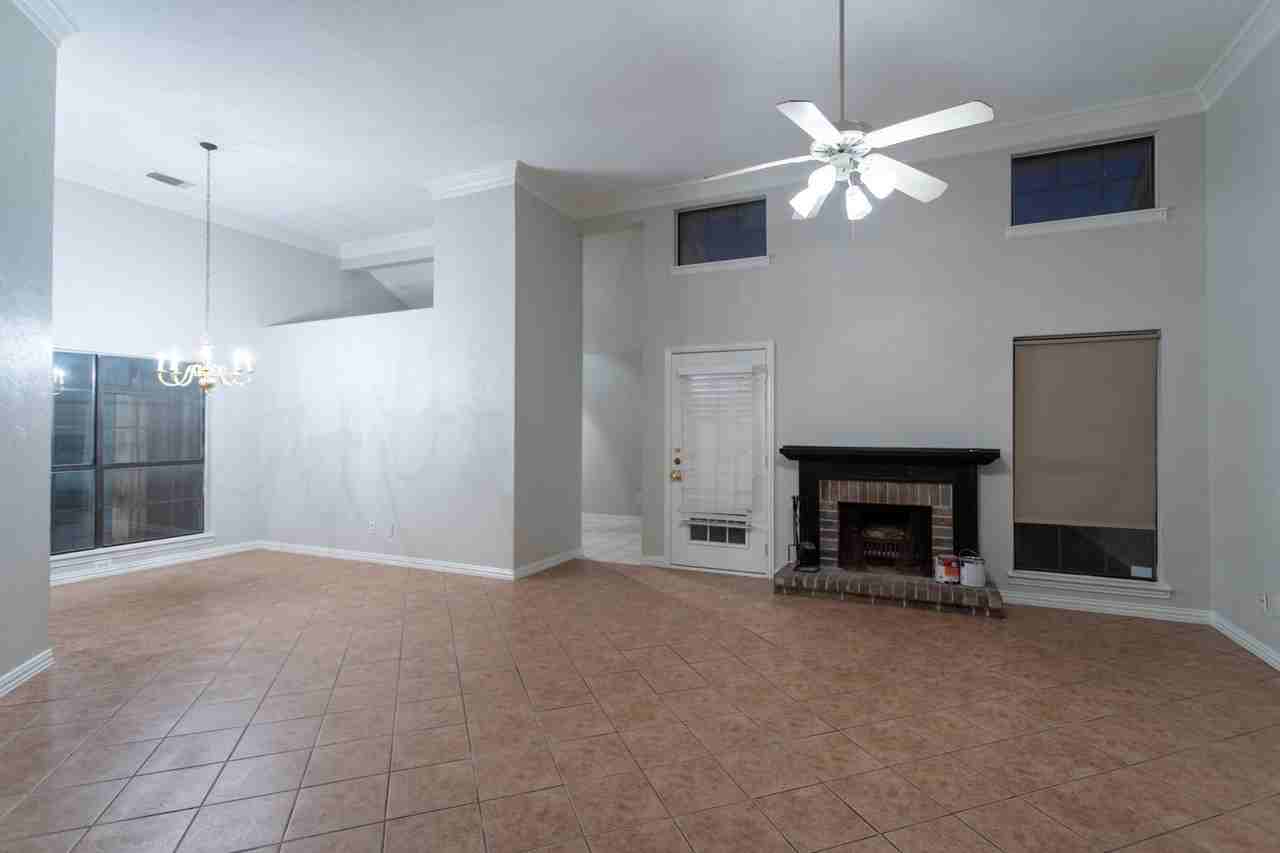 1308 Crestwood Ct - Photo 2 of 12