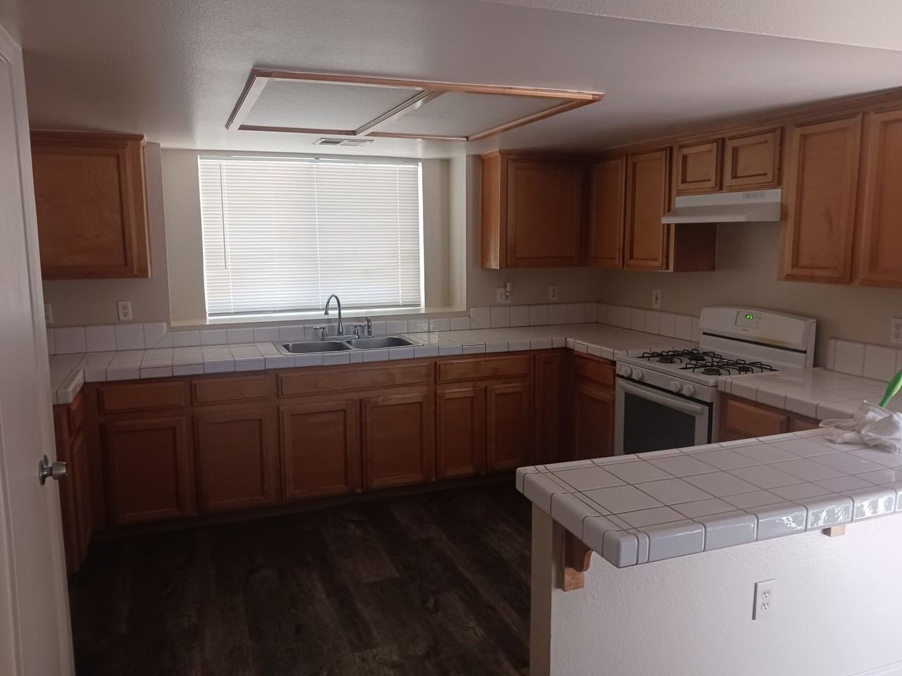 227 West St - Photo 3 of 10