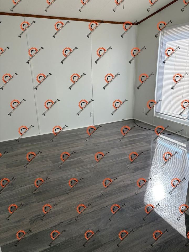 927 Curry Rd E - Photo 3 of 23