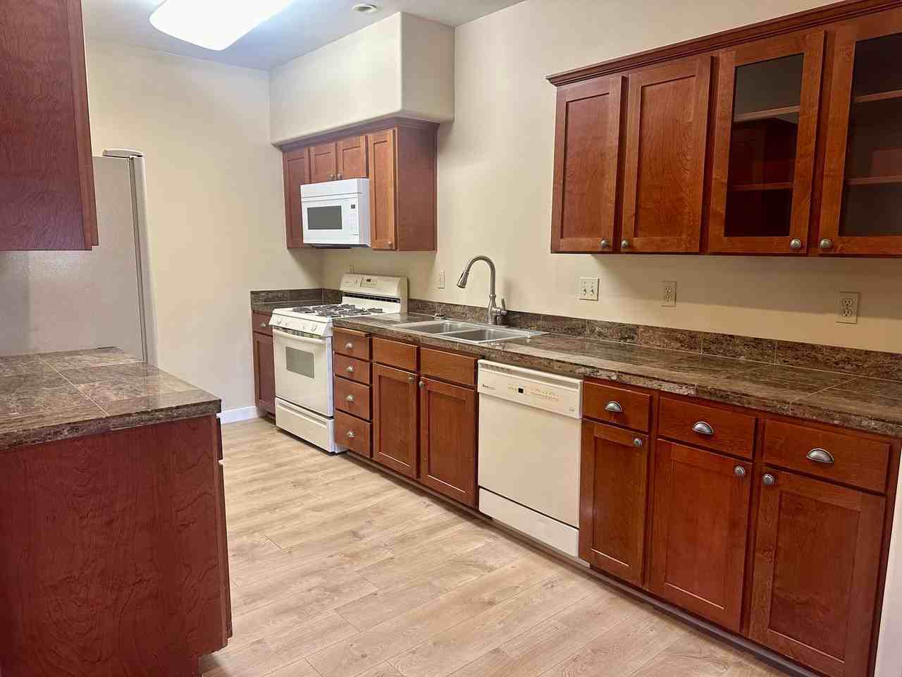 226 Grant St - Photo 3 of 10