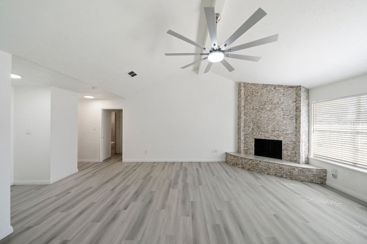 5726 Yorkgate Dr - Photo 7 of 19