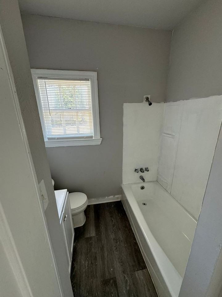 1142 Lyle St - Photo 3 of 12