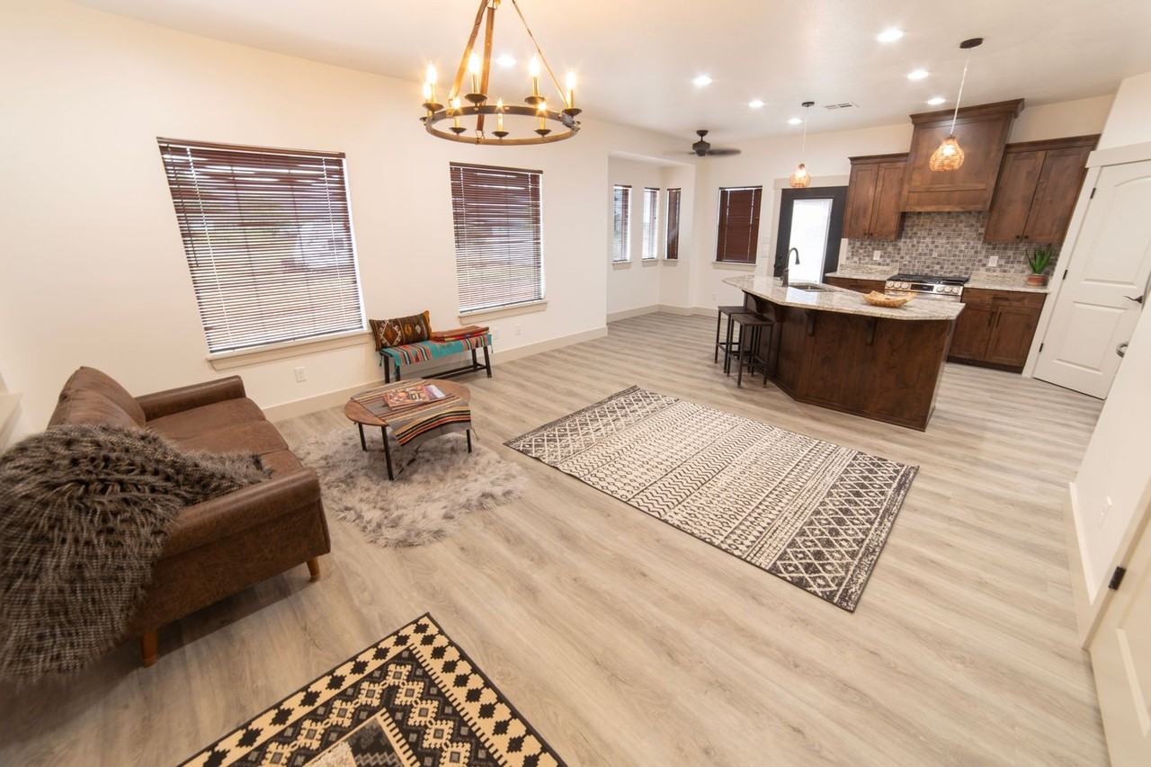 885 W Field Ave - Photo 2 of 13