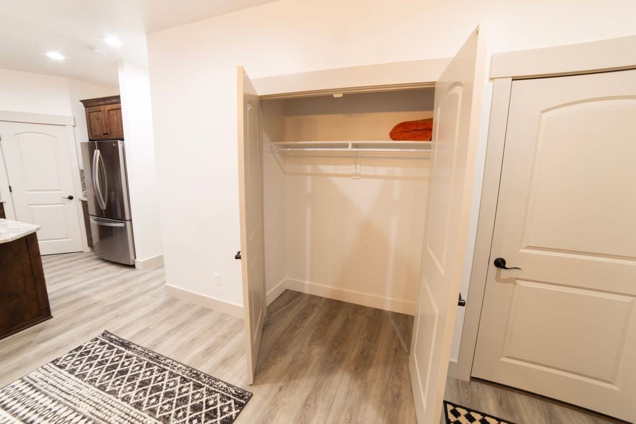 885 W Field Ave - Photo 3 of 13