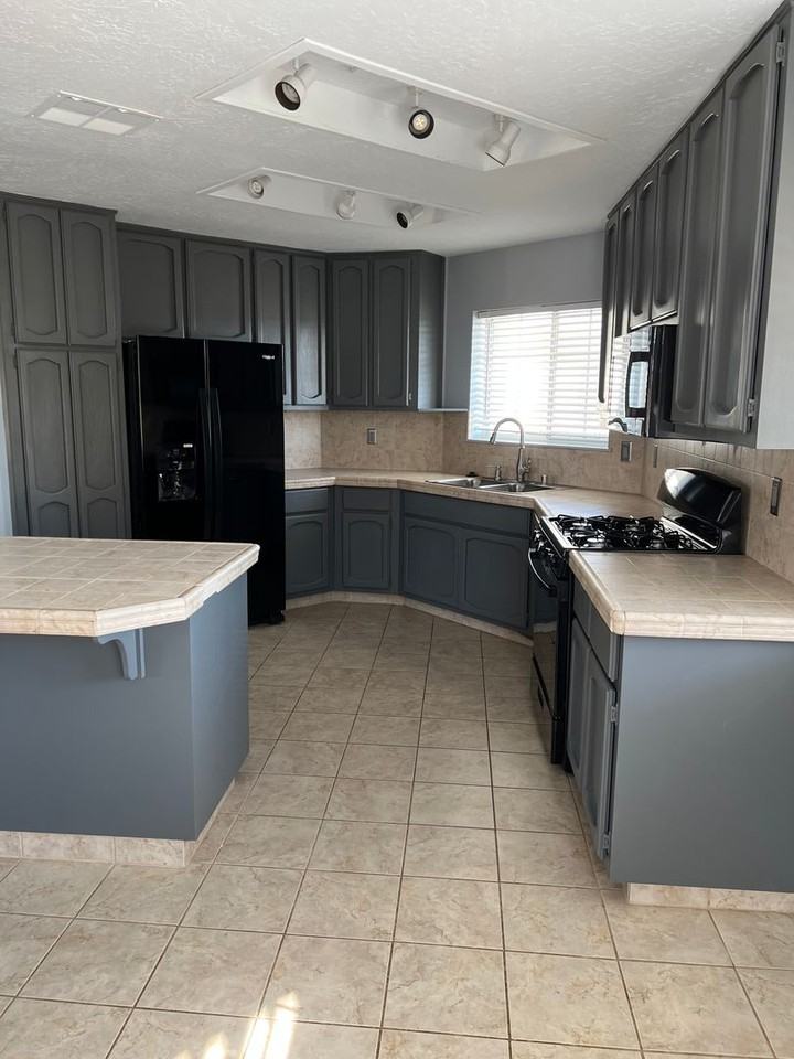 1128 Argus Ave - Photo 4 of 14