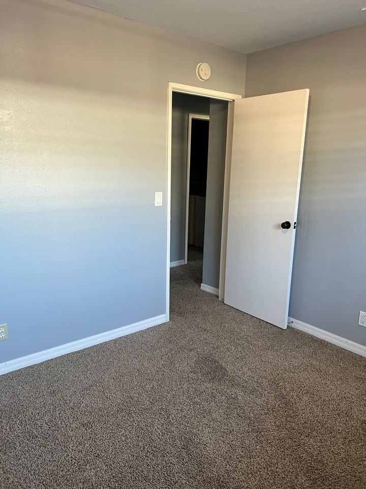 1128 Argus Ave - Photo 6 of 14