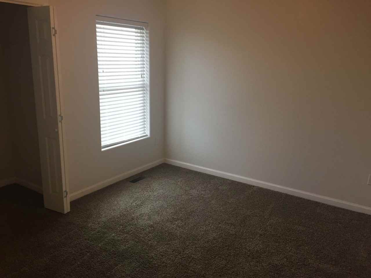 4236 Parkview Dr - Photo 6 of 10