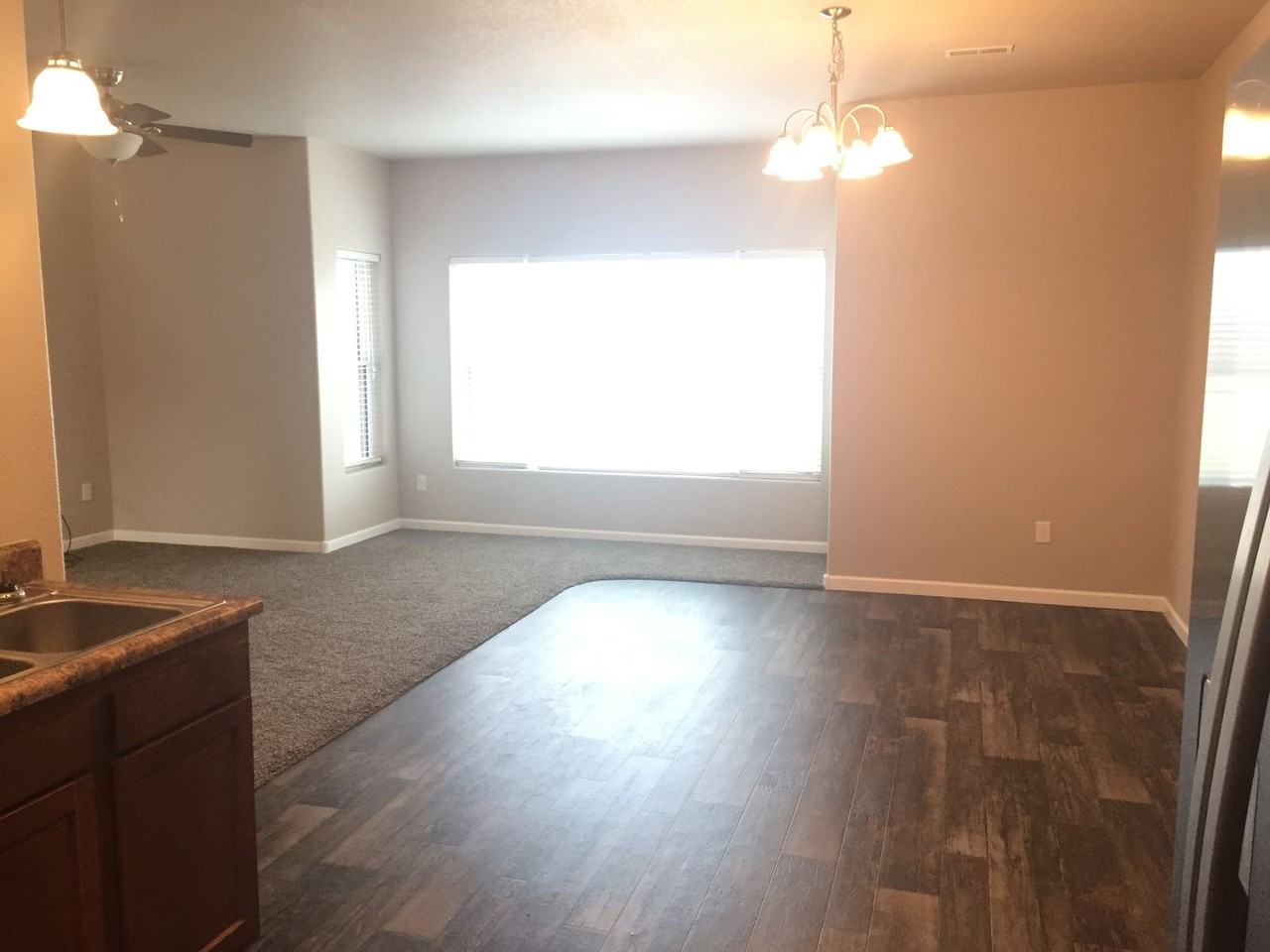 4102 Parkview Dr - Photo 2 of 13