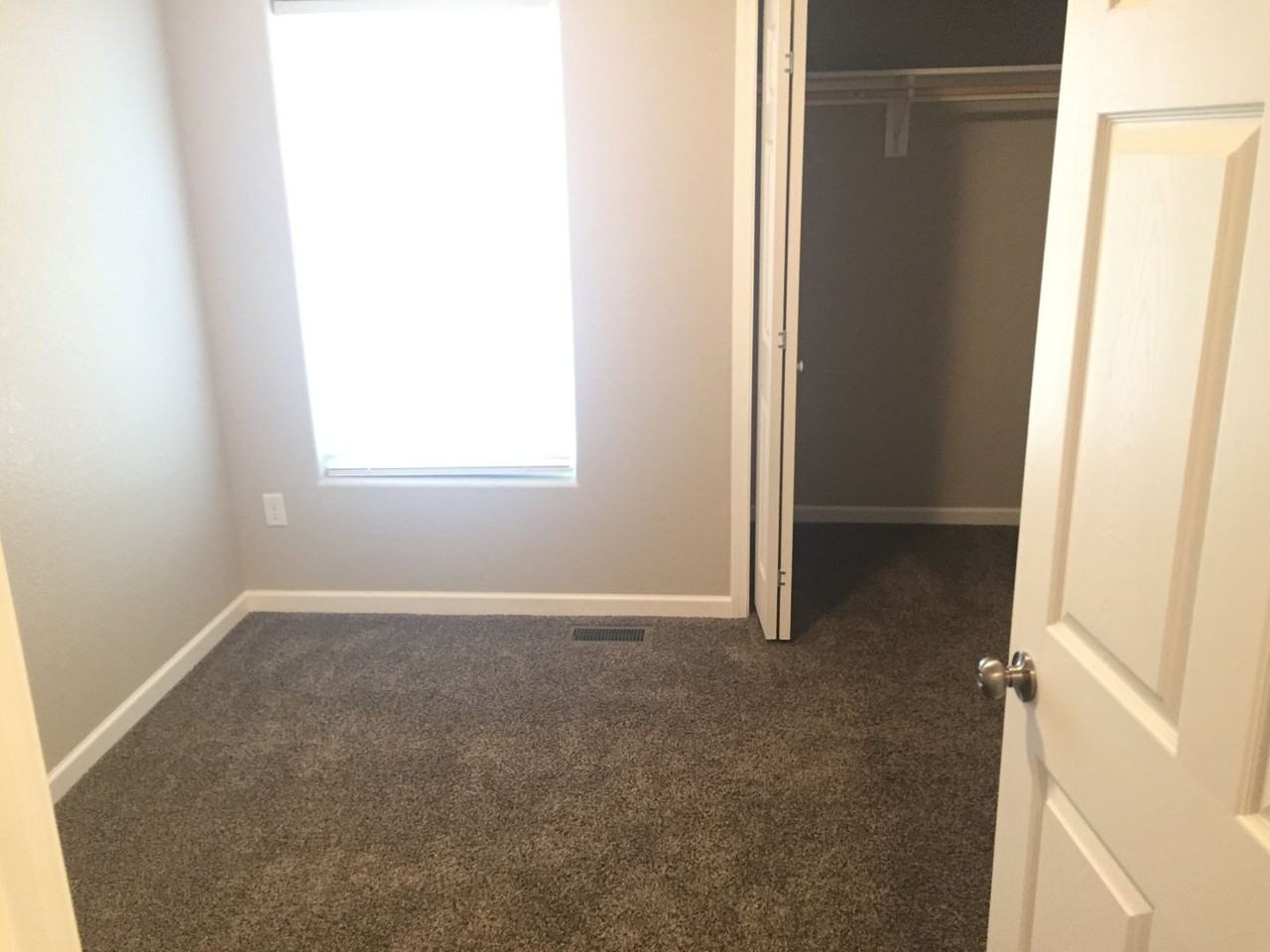 4102 Parkview Dr - Photo 7 of 13