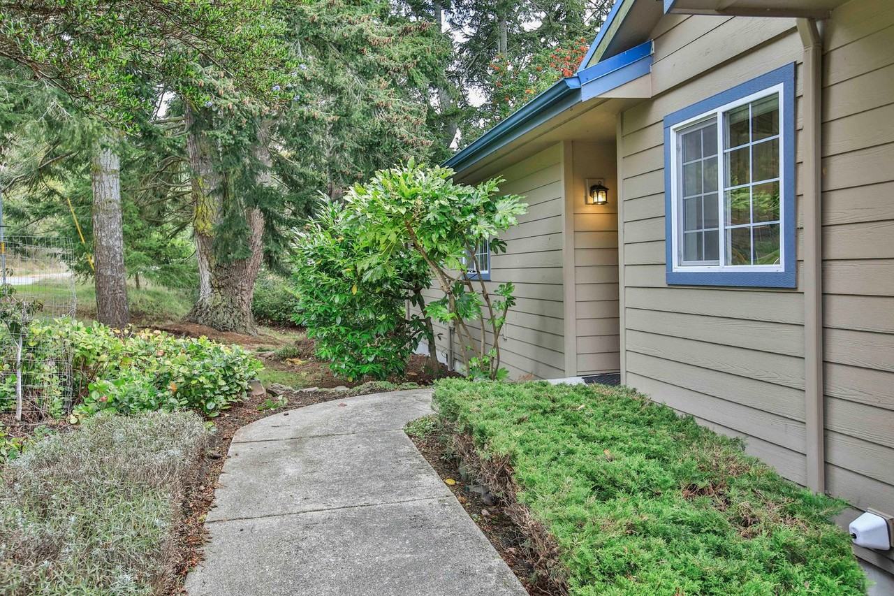 806 Hawk Ln - Photo 2 of 34