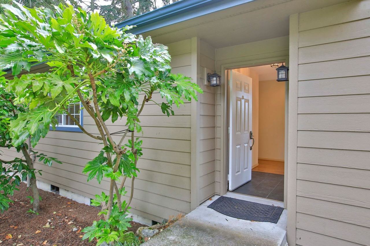 806 Hawk Ln - Photo 3 of 34