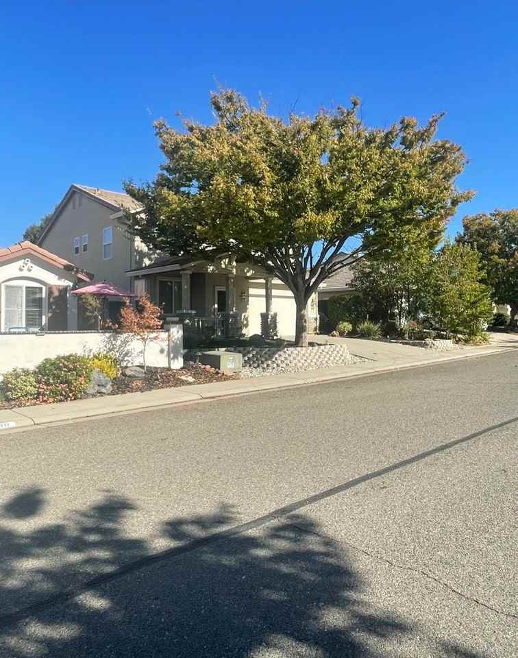 690 Bridgestone Dr - Photo 2 of 20