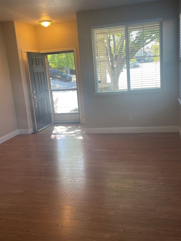 690 Bridgestone Dr - Photo 3 of 20