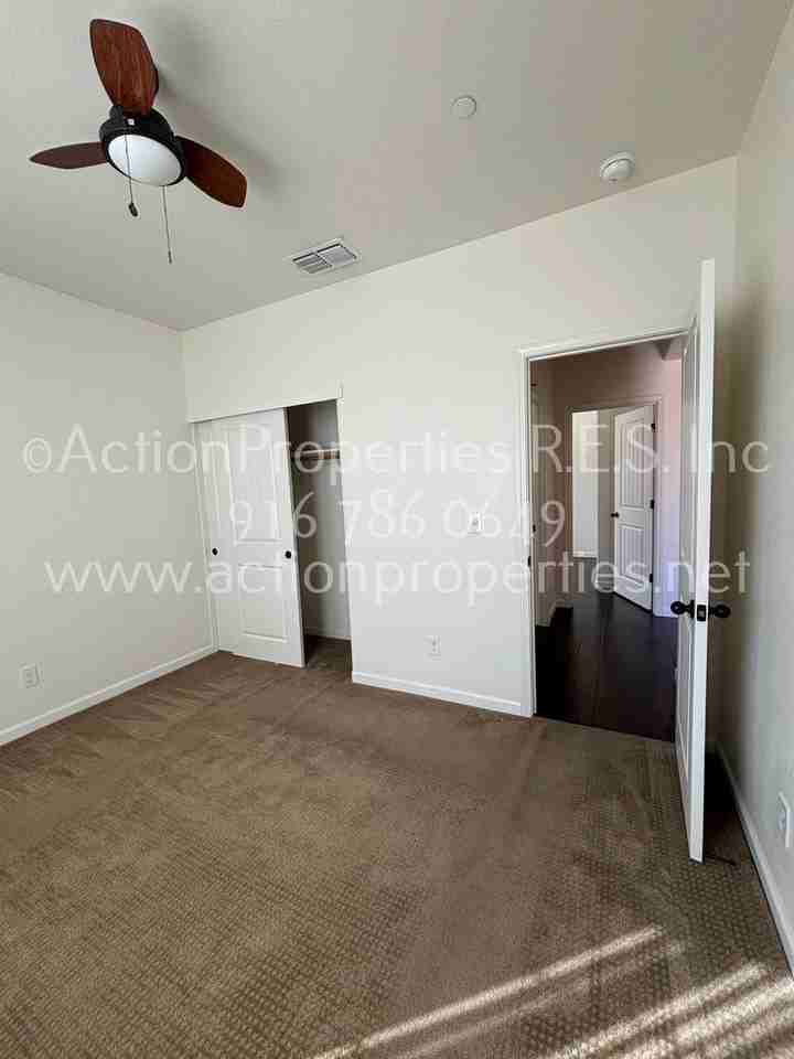 4428 Bonneville Cir - Photo 6 of 31