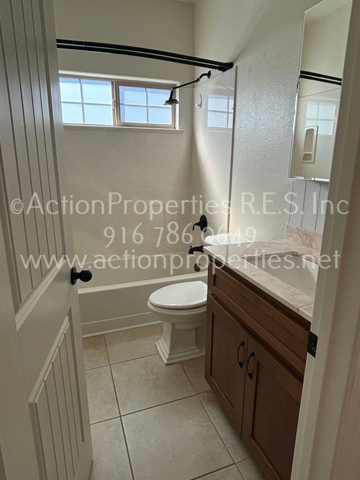 4428 Bonneville Cir - Photo 7 of 31