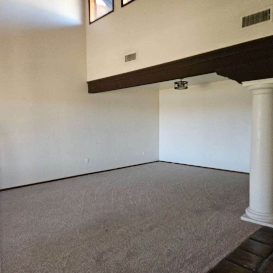 1152 W 36th St - Photo 3 of 27