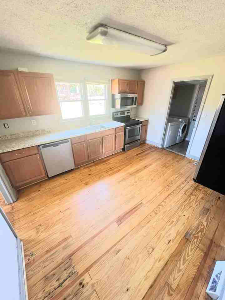 197 Tyree Cir - Photo 2 of 8