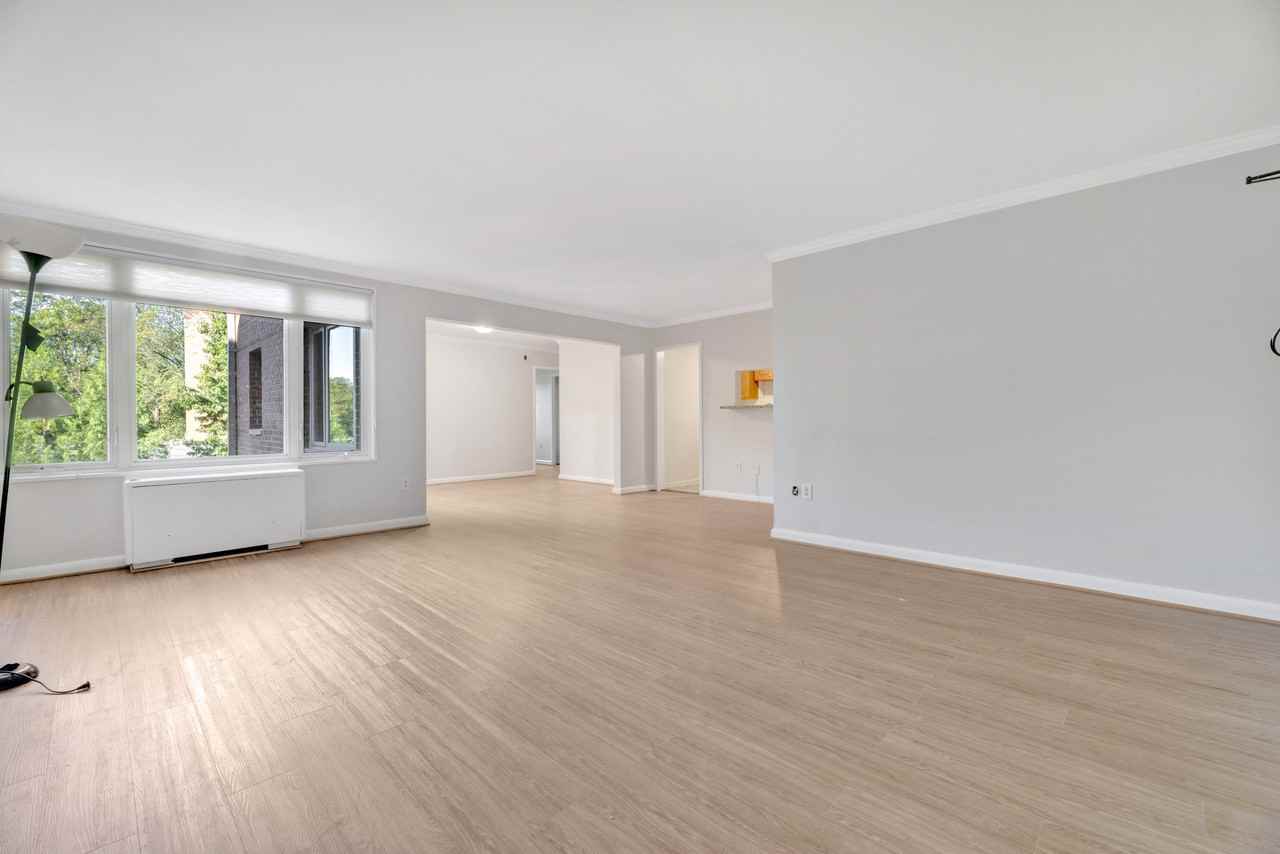 2400 41st St Nw #306 - Photo 2 of 15