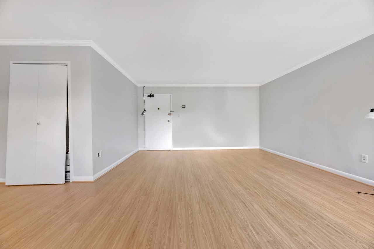 2400 41st St Nw #306 - Photo 4 of 15