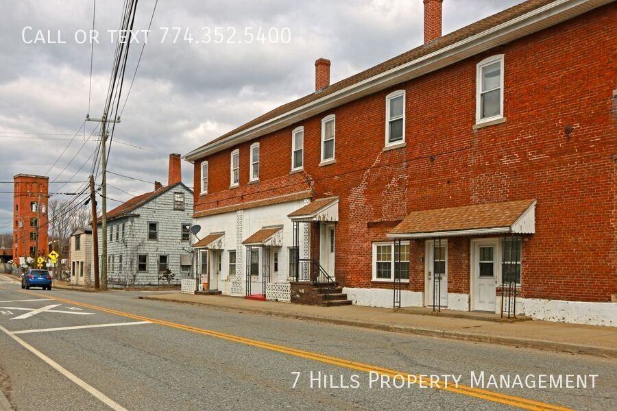 448 Hartford Pike - Photo 2 of 4