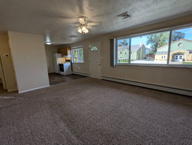 720 21st St - Photo 4 of 9