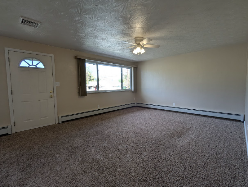 720 21st St - Photo 5 of 9