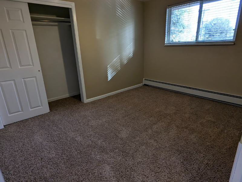 720 21st St - Photo 6 of 9