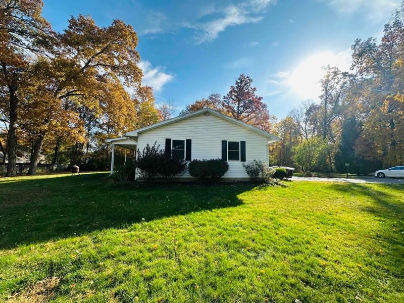 1296 Evergreen Rd - Photo 2 of 14