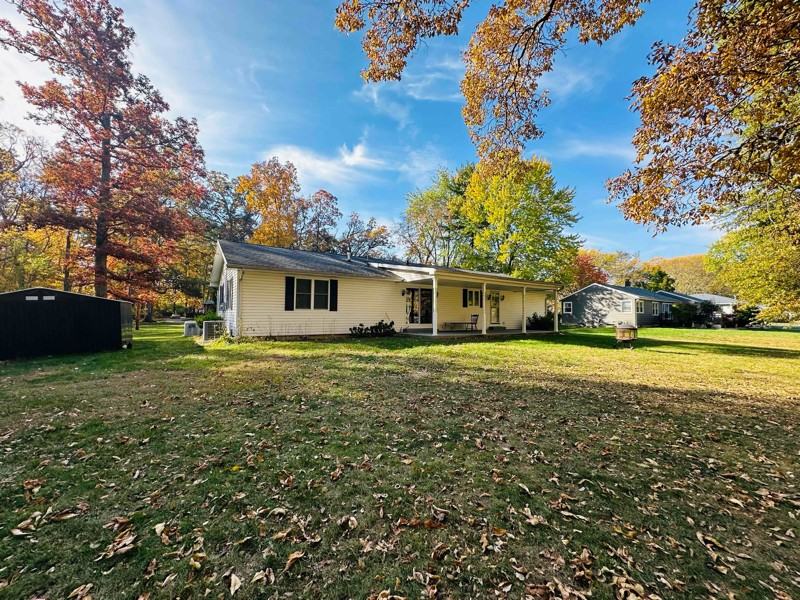 1296 Evergreen Rd - Photo 3 of 14