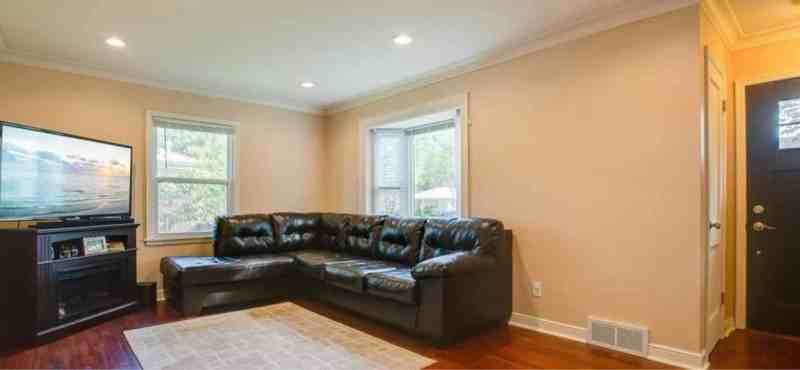 4513 Xenia Ave N - Photo 2 of 9