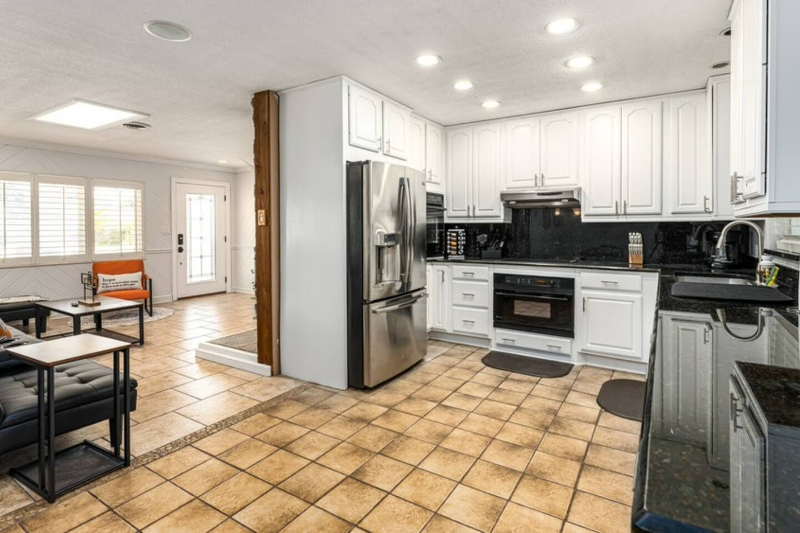 4326 Blonigen Ave - Photo 2 of 19