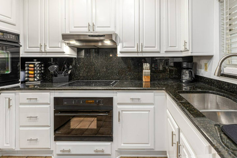 4326 Blonigen Ave - Photo 3 of 19